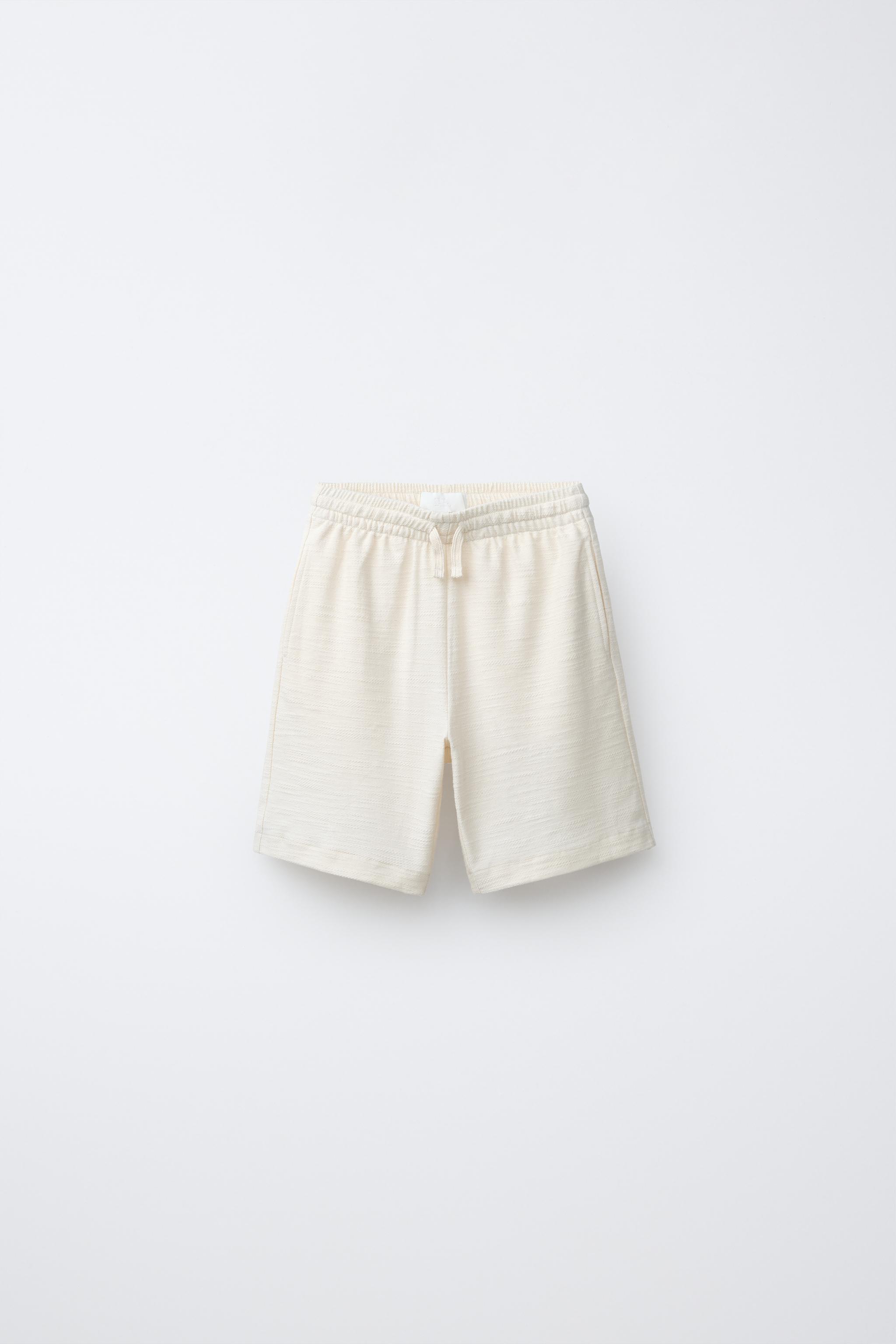 ENSEMBLE CHEMISE ET BERMUDA TEXTURÉS AVEC ÉTIQUETTE